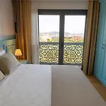 Eye Hotel