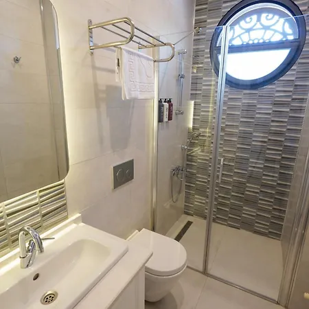 Eye Hotel *