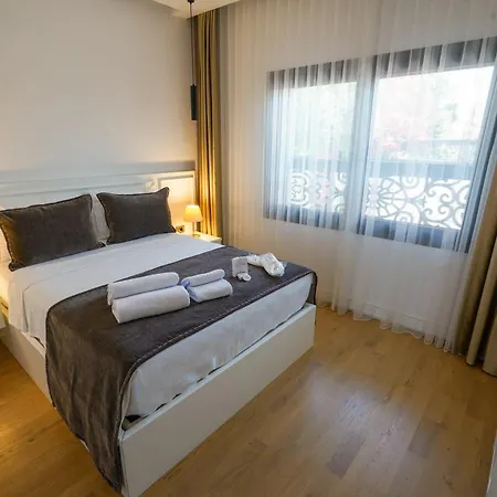 Eye Hotel *